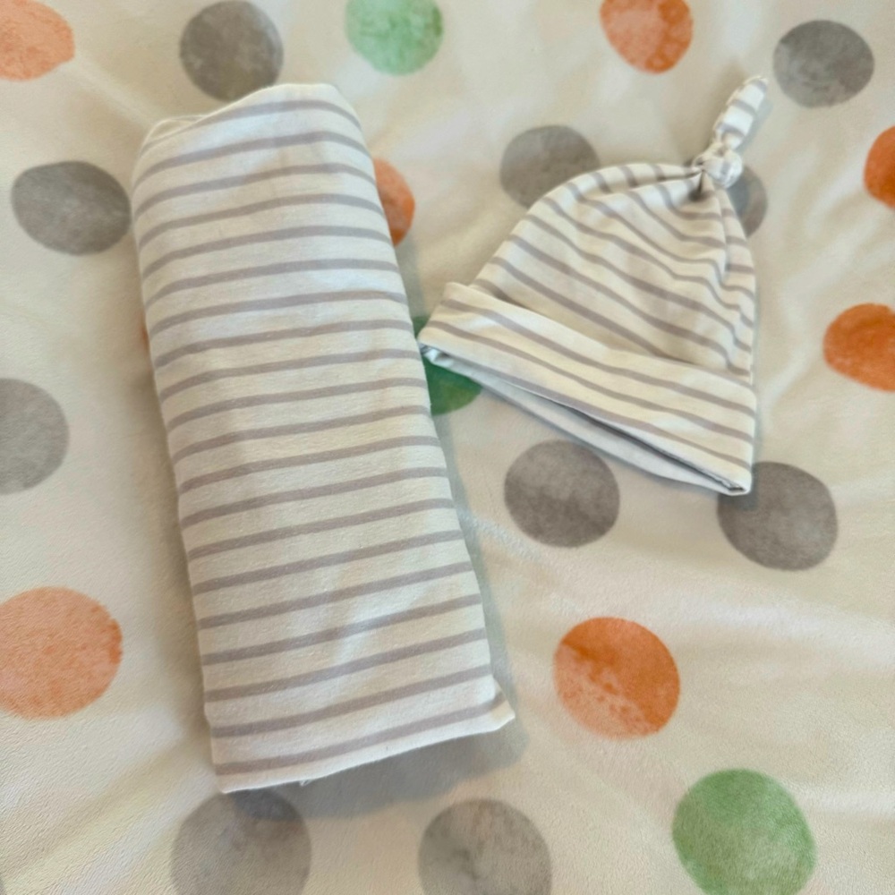 Newborn Swaddle Blanket with Knot Hat (grey and white)